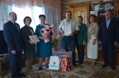 Район башлыгы Кәримовларны алтын туйлары белән тәбрикләде
