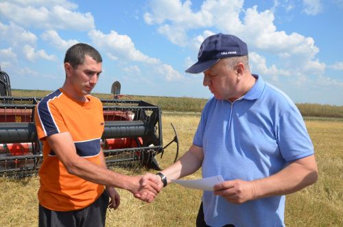 В районе наградили передовиков уборочной кампании