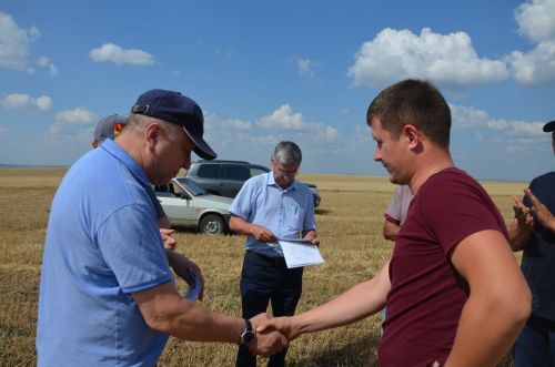 В районе наградили передовиков уборочной кампании