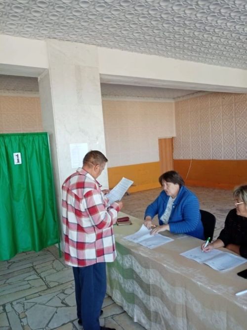 Петровский Завод халкы мәдәният йортында сайлый
