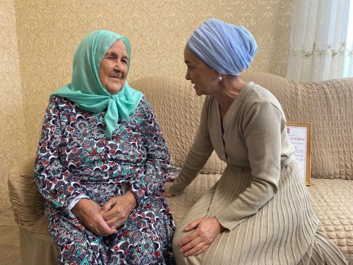 Янурыста Гөлсинә апаның 90 яшен бәйрәм итәләр