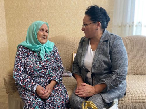 Янурыста Гөлсинә апаның 90 яшен бәйрәм итәләр