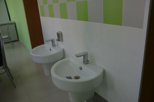 Кәүҗияк мәктәбендә укучылар ремонтланган ашханәдә тукланалар