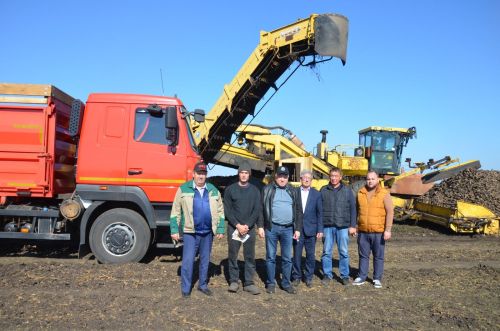 В районе продолжается уборка сахарной свеклы