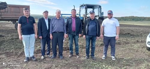 Район башлыгы бәйге җиңүчеләрен бүләкләде