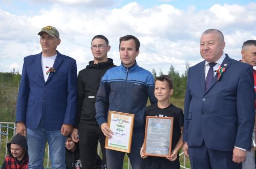 Сарманнан Мәүләветдиновларның өе медальләр белән тулган