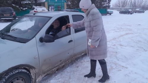 ЮХИДИ хезмәткәрләре машина йөртүчеләрне Яңа ел белән котладылар