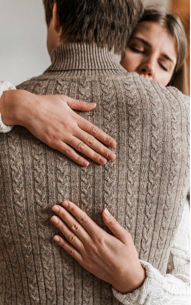 Көненә кимендә дүрт тапкыр кочаклашырга кирәк