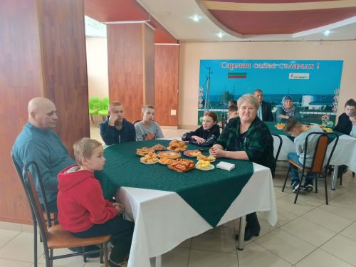 Сарманда үрнәк гаиләләр белән очрашу үтте