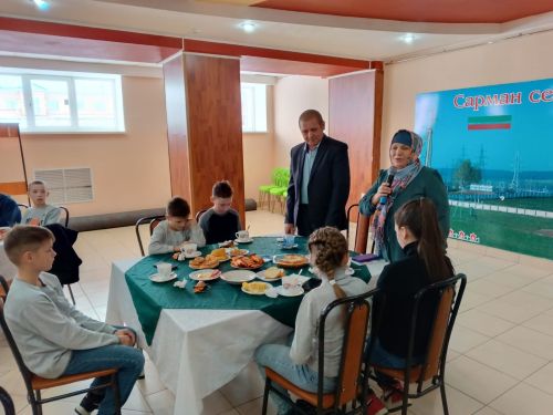 Сарманда үрнәк гаиләләр белән очрашу үтте