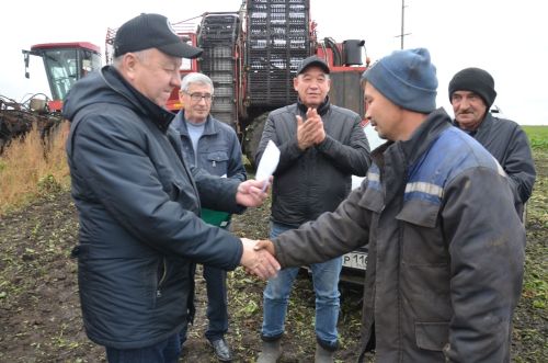 В районе наградили передовиков свеклоуборочной кампании