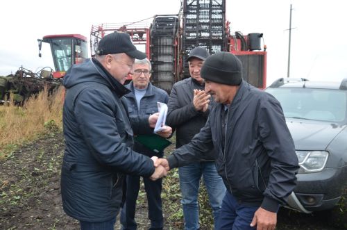 В районе наградили передовиков свеклоуборочной кампании