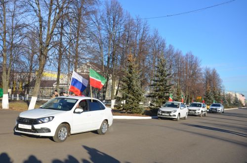 Сарманлылар Татарстан флагы көнен бәйрәм иттеләр