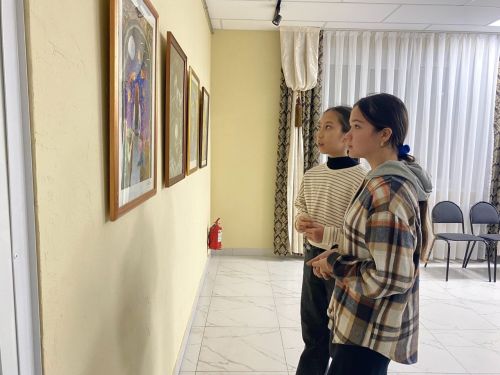 В художественной школе открыли выставку