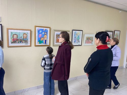 В художественной школе открыли выставку