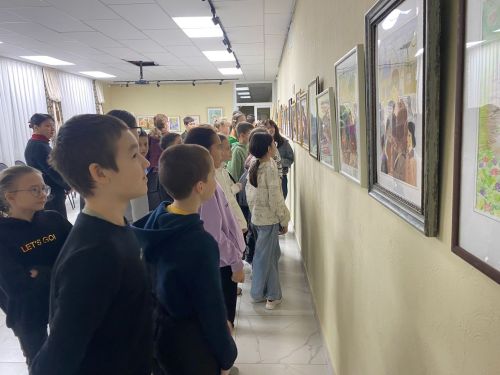 В художественной школе открыли выставку