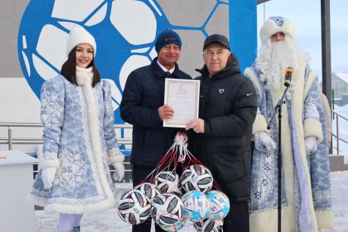 В Джалиле открыли крытый футбольный манеж