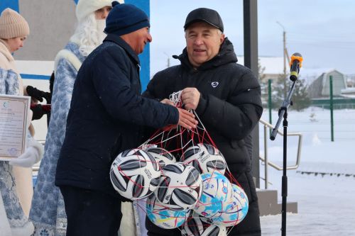 В Джалиле открыли крытый футбольный манеж