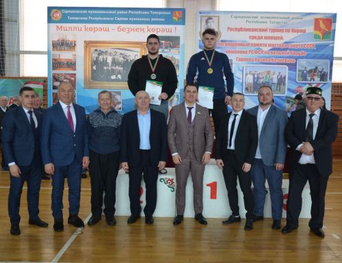 Сарман районы командасы көрәш турнирында җиңүче булып танылды