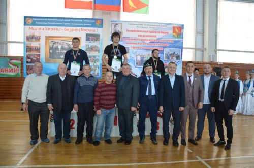 Сарман районы командасы көрәш турнирында җиңүче булып танылды