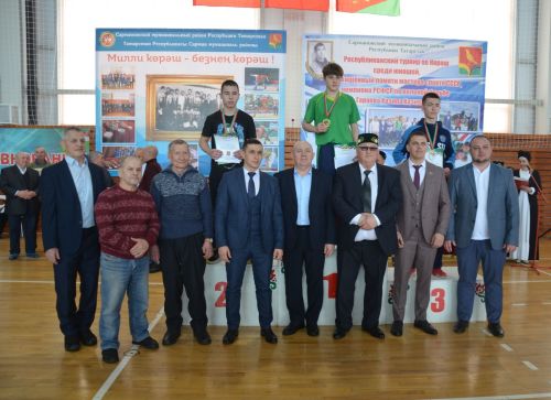 Сарман районы командасы көрәш турнирында җиңүче булып танылды