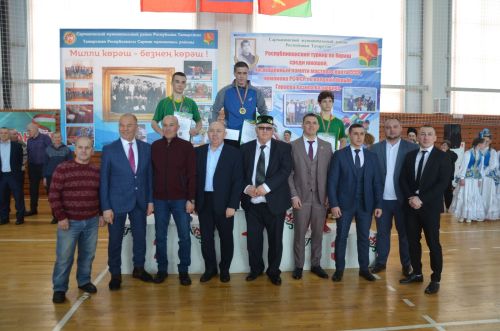 Сарман районы командасы көрәш турнирында җиңүче булып танылды