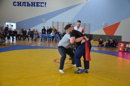 Сарман районы командасы көрәш турнирында җиңүче булып танылды