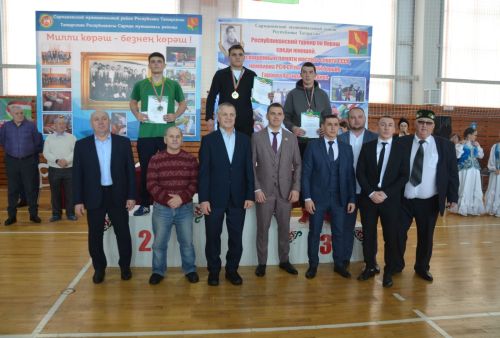 Сарман районы командасы көрәш турнирында җиңүче булып танылды