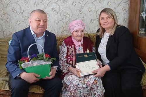 Бүген Хәния апа 100 яшьлек юбилеен билгеләп үтә