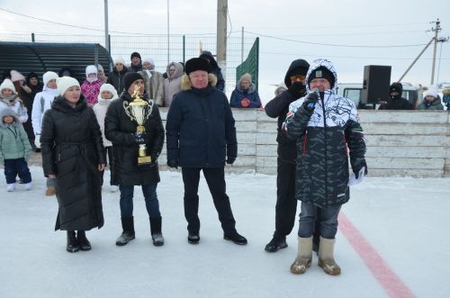 В Шарлиареме состоялся хоккейный турнир