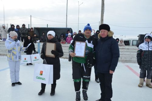В Шарлиареме состоялся хоккейный турнир