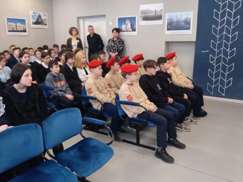 Сарман урта мәктәбендә хәрбиләр белән очраштылар