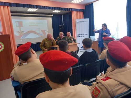 Сарман урта мәктәбендә хәрбиләр белән очраштылар