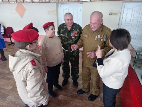 Сарман урта мәктәбендә хәрбиләр белән очраштылар