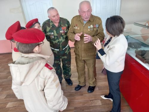 Сарман урта мәктәбендә хәрбиләр белән очраштылар