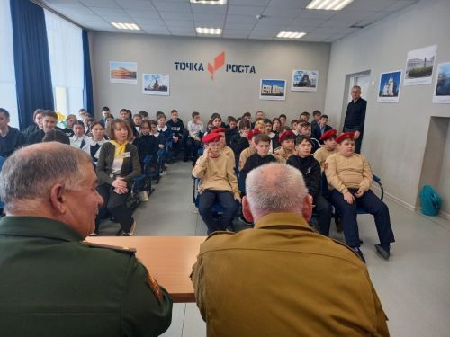 Сарман урта мәктәбендә хәрбиләр белән очраштылар