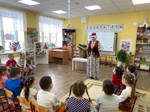 «Ак калфак»лылар «Ләйсән» балалар баечасында очрашу оештырды