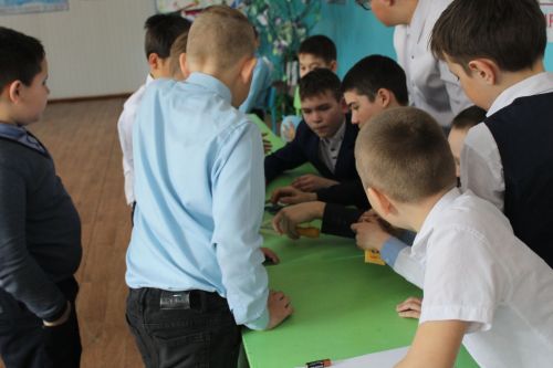 Иске Минзәләбаш укучылары » Әйдәгез, кызлар һәм малайлар!» уенында катнаштылар