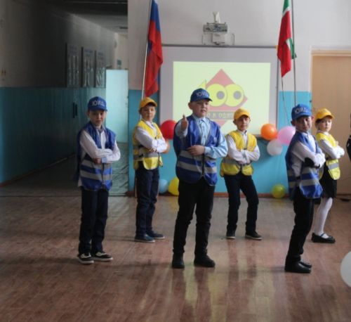 Иске Минзәләбаш укучылары » Әйдәгез, кызлар һәм малайлар!» уенында катнаштылар