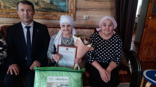 Каран авылында яшәүче Нурания апа Солтыева 90 яшен билгеләп үтте