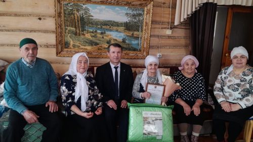 Каран авылында яшәүче Нурания апа Солтыева 90 яшен билгеләп үтте