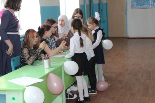 Иске Минзәләбаш укучылары » Әйдәгез, кызлар һәм малайлар!» уенында катнаштылар