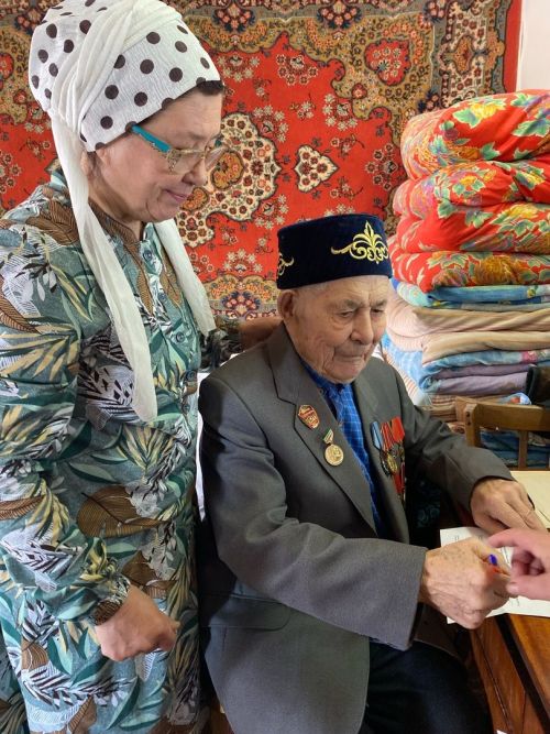 Тыл ветераны Хәмит абый Хәкимов өйдә сайлады