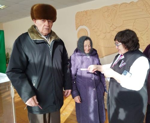 Иске Кәшер участогына машина отарга теләүчеләр иртәннән үк килә башладылар