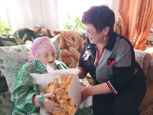 104 яшьлек Зәкия апа сайлауларны көтеп алды