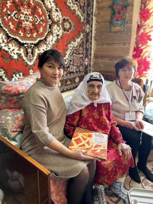 100 яшьлек Бибифатыйма апа янына күчмә сайлау тартмасы алып килделәр