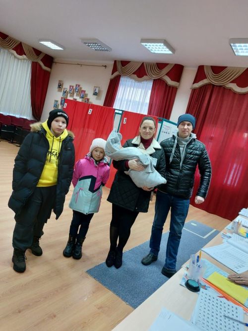 Җәлилдә ун көнлек Демид бала тудыру йортыннан туры сайлауга килгән