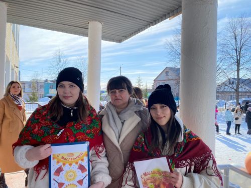 Сарман гимназиясендә сайлаучыларны бәйрәм белән каршы алдылар