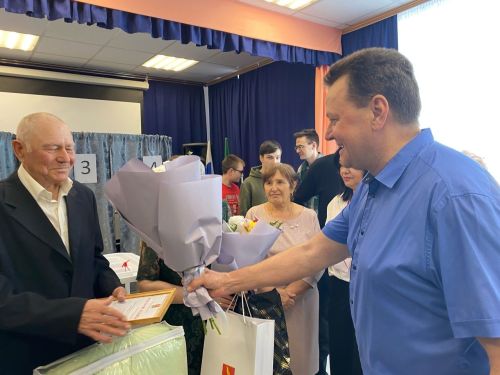 Нуртдиновларны алтын туйлары белән тәбрикләделәр