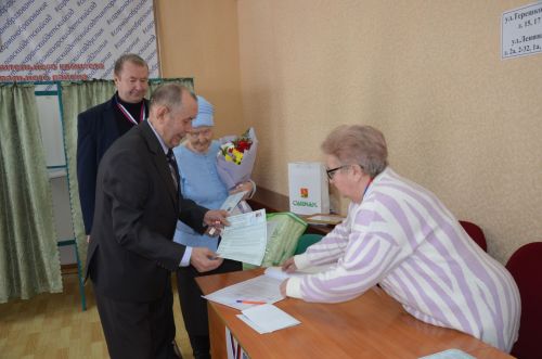 Районның күренекле педагоглары зөбәрҗәт туйларын сайлау участогында бәйрәм иттеләр